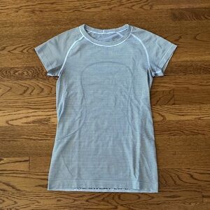 Lululemon Swiftly Tech Shirt - Size 6